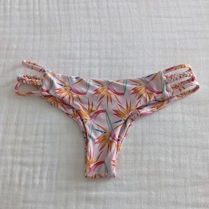 Midori Emmie Bottom in Iwa